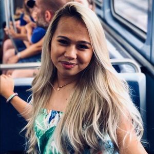 Meet your Posher, Joelle